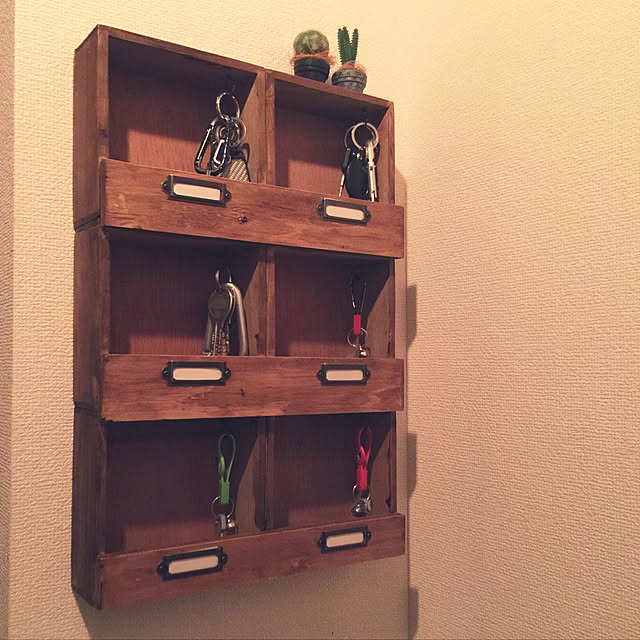 100均-キーボックス-おすすめ-セリア-ダイソー, セリア-キーボックス-木製-レビュー, ダイソー-キーボックス-マグネット-玄関収納, 100均-キーボックス-DIY-高見え-収納術
