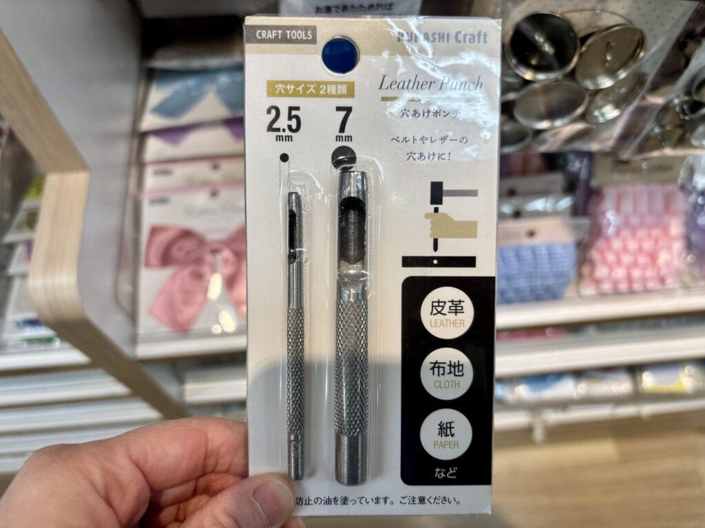 100均ベルト穴あけ器レビュー_ダイソー_セリア比較_使い方, ダイソーベルト穴あけ器_ポンチ使い方_革ベルト穴あけ方法, 100均ポンチでベルト穴を開ける方法_失敗しないコツ
