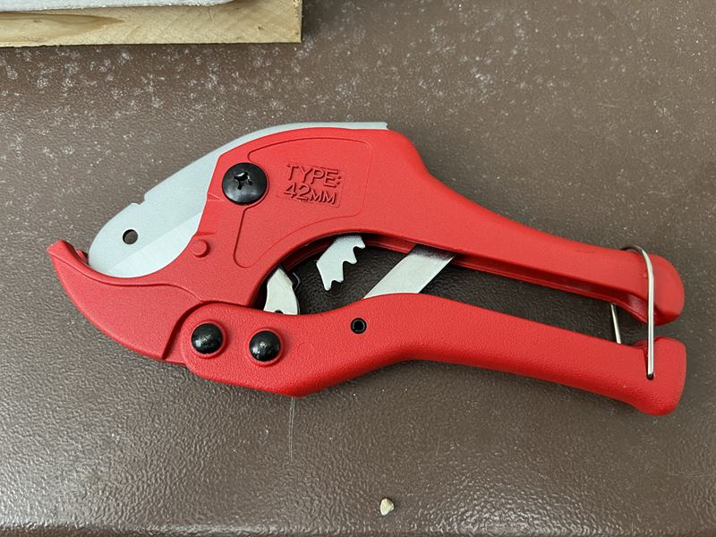セリア-パイプカッター-売り場-使い方-メタルラック切断, セリア-パイプカッター-口コミ-DIY-粗大ゴミ処分, セリア-パイプカッター-スチールパイプ-切れるか-レビュー