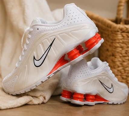 Nike Shox R4 レビュー メンズ スニーカー 日本